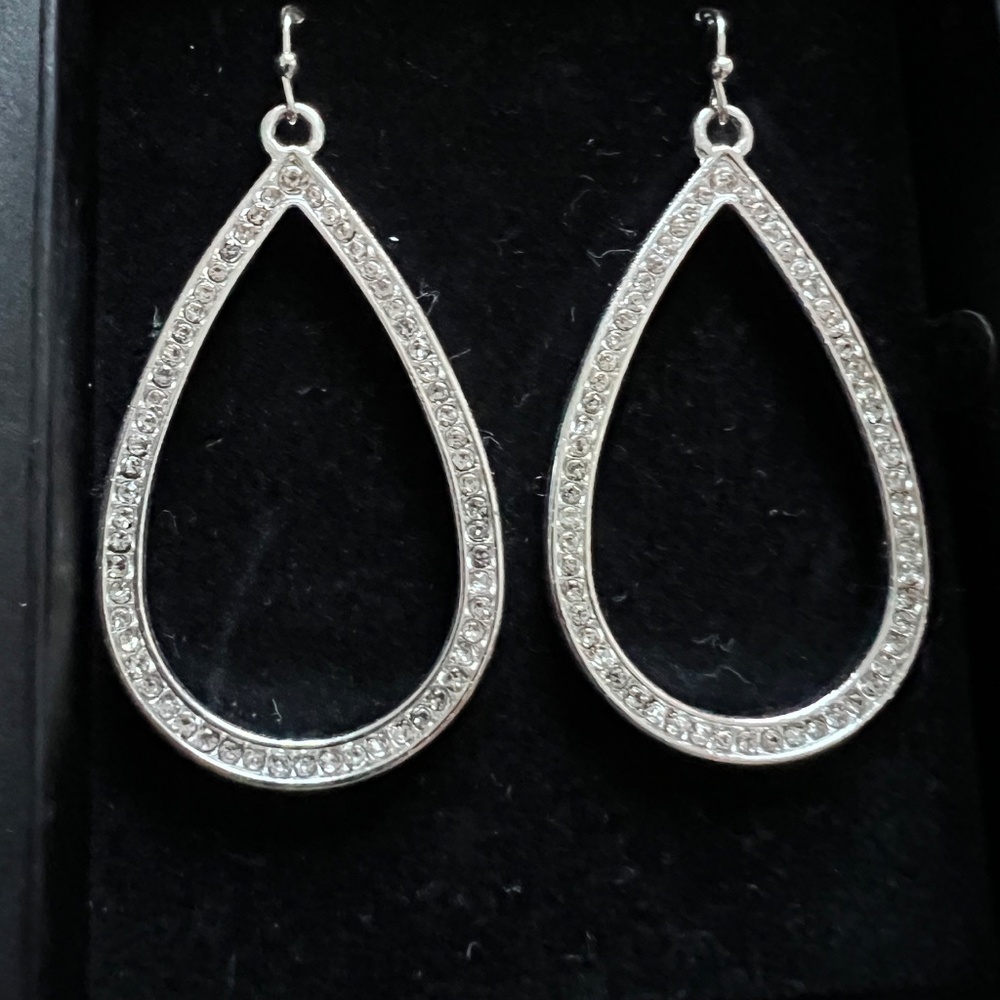 🦄 AVON BRILLIANT PRESTIGE TEARDROP EARRINGS "SILVERTONE" | VERY RARE | NEW